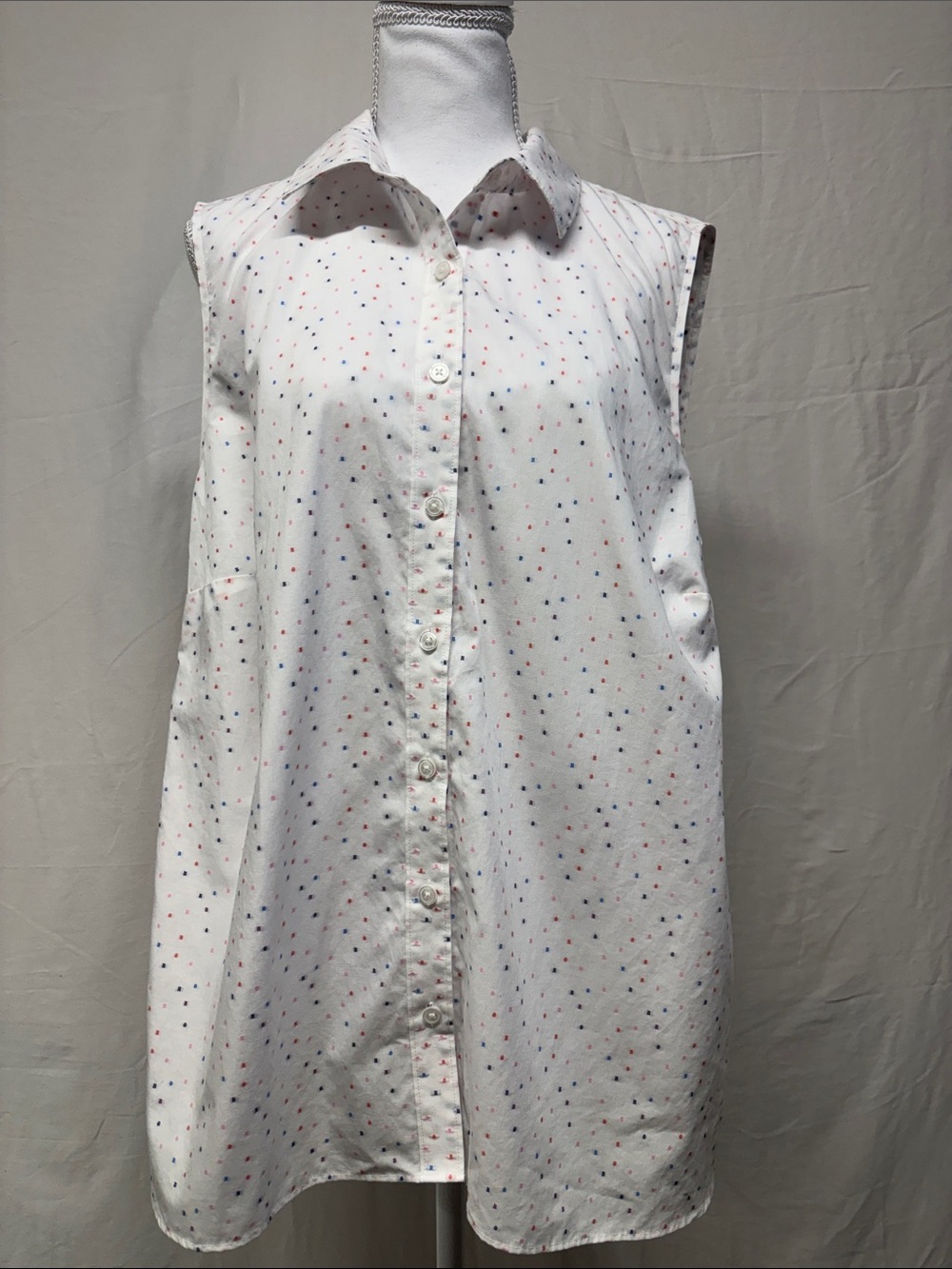 Lands' End White Sleeveless Button-Up Tank with Tiny Red & Blue Dot Print